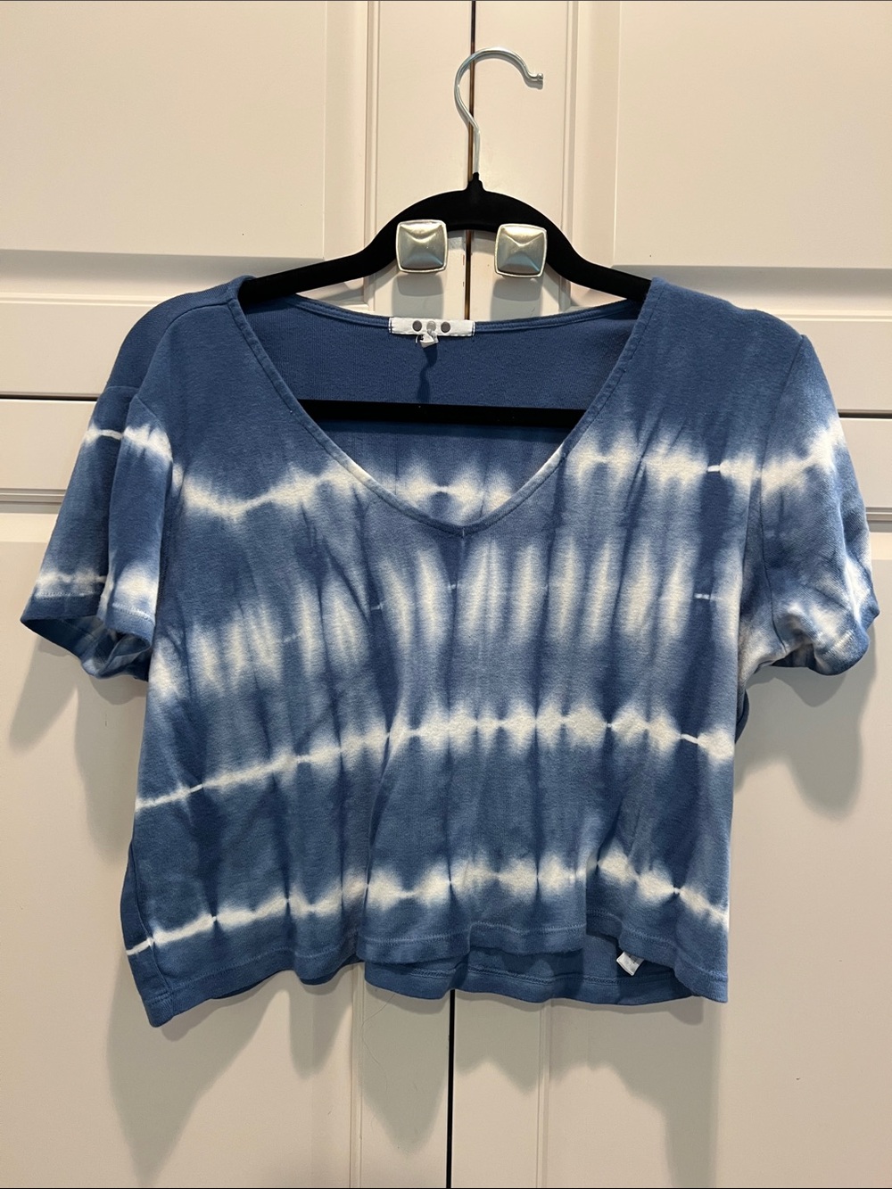 3 dots Blue Tie-Dye V-Neck Crop Top MEDIUM great condition😁